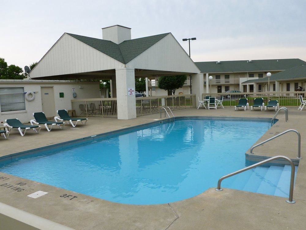 Moberly Inn & Suites Εξωτερικό φωτογραφία