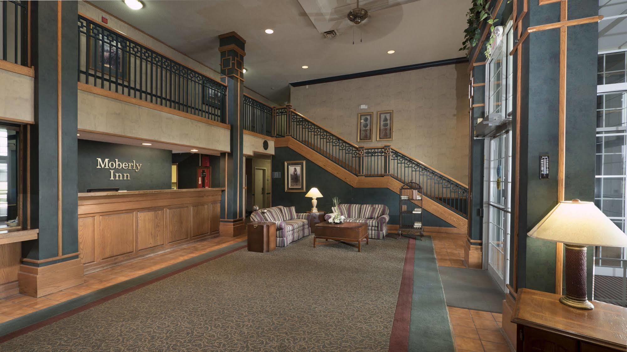 Moberly Inn & Suites Εξωτερικό φωτογραφία