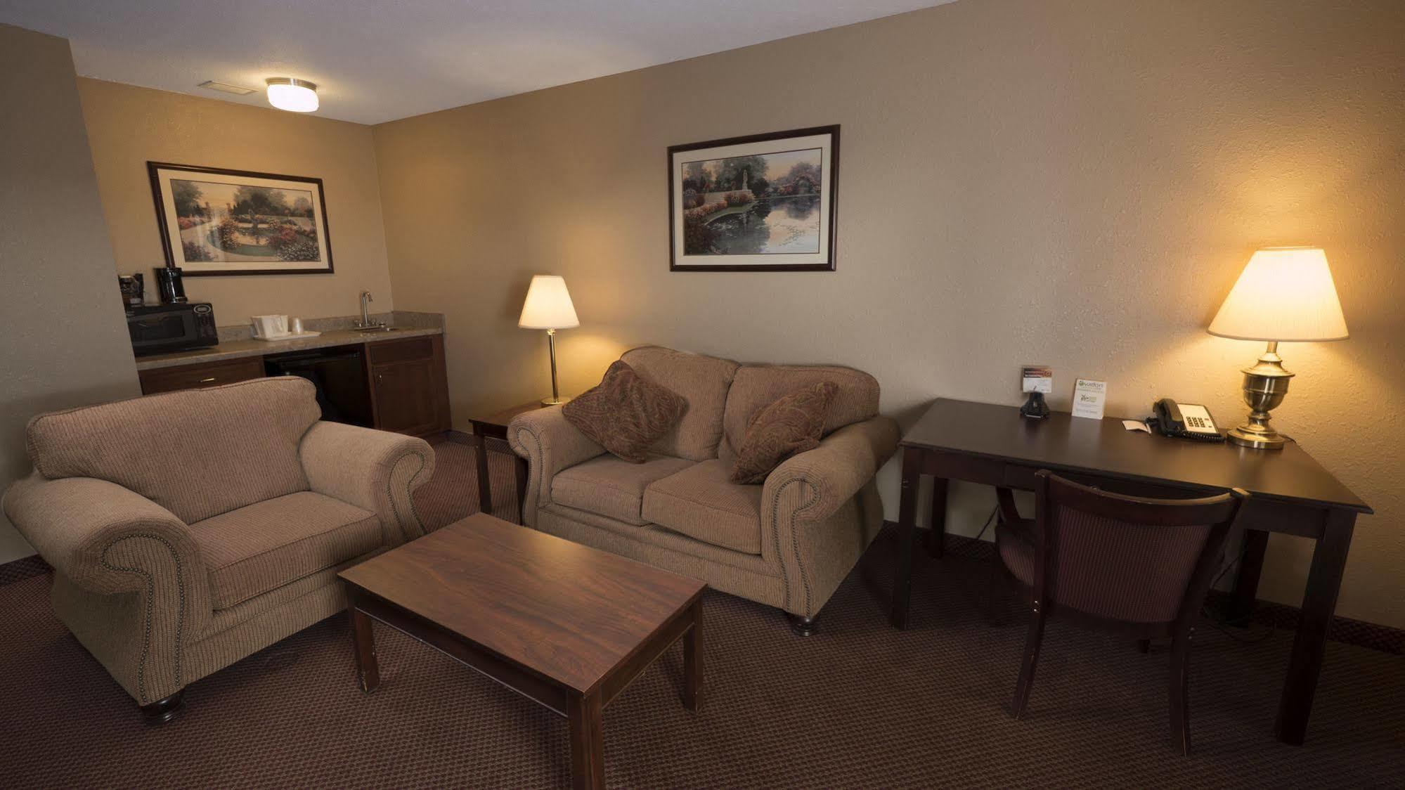 Moberly Inn & Suites Εξωτερικό φωτογραφία