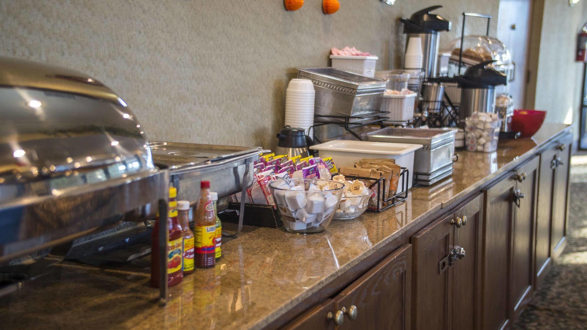 Moberly Inn & Suites Εξωτερικό φωτογραφία
